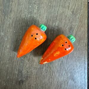 Vintage Small Carrot Salt and pepper Shakers Cottagecore Vegetable‎ Garden